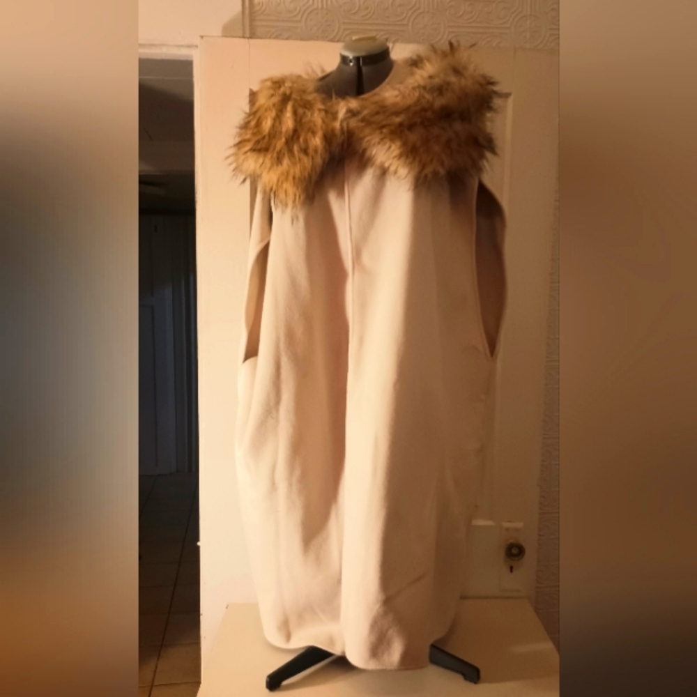 Women's Beige Faux Fur Collar Cape
